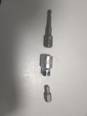 3 parts that go into the electric drill and fit the manual part with the spinning knives